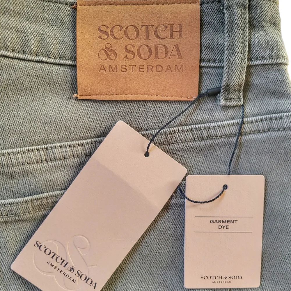 Scotch & Soda // M's Straight Leg 5-Pocket Jeans // 34 // Dusty Olive - Picture 6 of 11